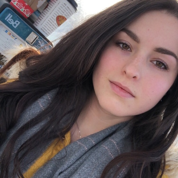 Meet your Posher, Makenzie - Picture 1 of 1